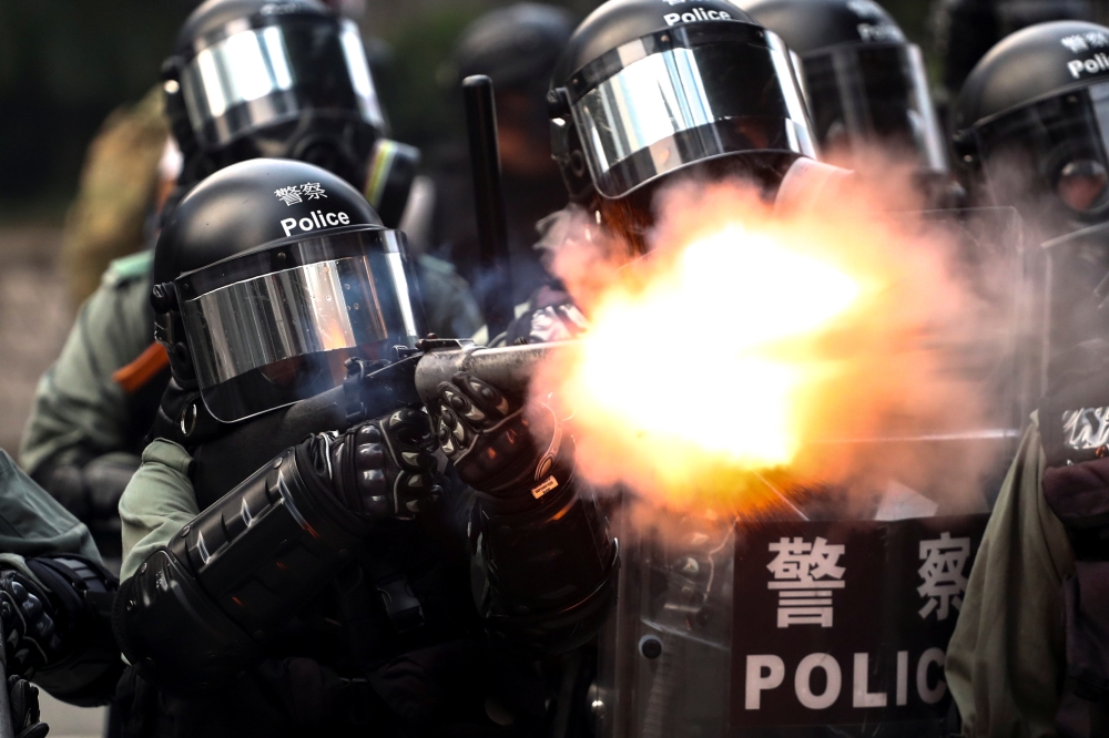 A riot police fires tear gas to disperse anti-government protesters after a march in Hong Kong, China, September 29, 2019. Reuters/Athit Perawongmetha