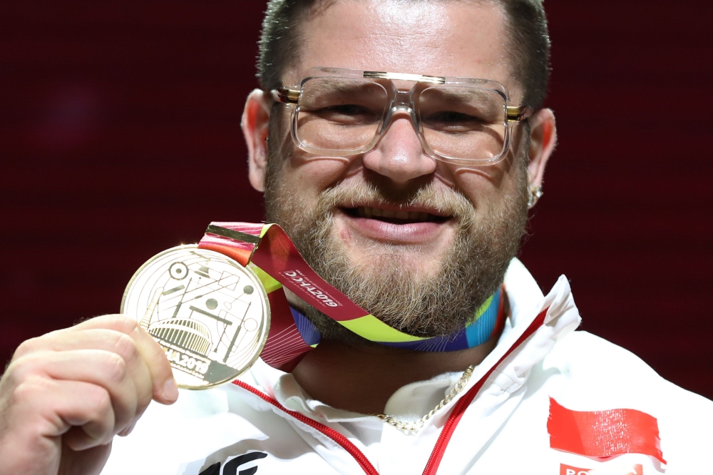 Gold medallist Poland's Pawel Fajdek poses on the podium during the medal ceremony for the Men's Hammer Throw at the 2019 IAAF World Athletics Championships in Doha on October 3, 2019. / AFP / KARIM JAAFAR