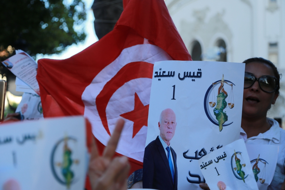 Supporters of Tunisian presidential candidate Kais Saied campaign on October 11, 2019 in Tunis. AFP / ANIS MILI