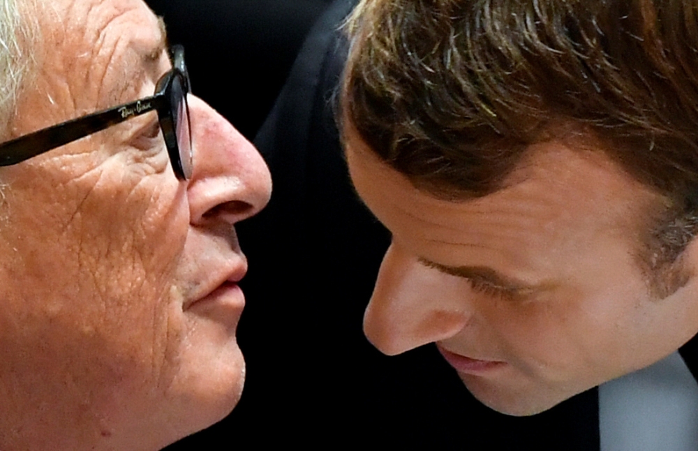 French President Emmanuel Macron talks with European Commission President Jean-Claude Juncker as they attend the second day of the EU leaders summit in Brussels, October 18, 2019. Reuters/Toby Melville 