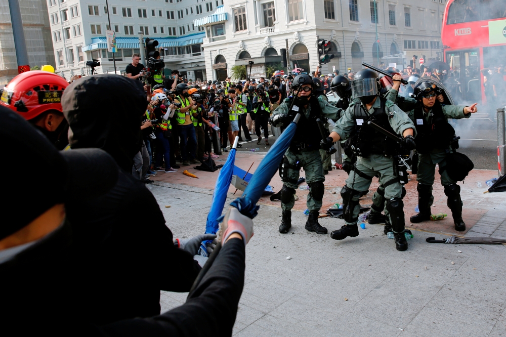 Anti-government protesters standoff with riot police at Tsim Sha Tsui is in Hong Kong, China, on October 27, 2019. REUTERS/Tyrone Siu
