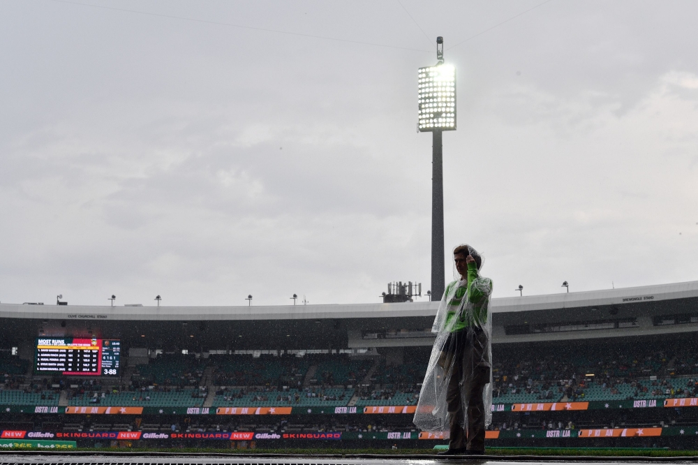 A volunteer is seen as the Twenty20 cricket match between Australia and Pakistan is halted due to rain at the Sydney Cricket Ground in Sydney on November 3, 2019. AFP / AFP / Saeed Khan 