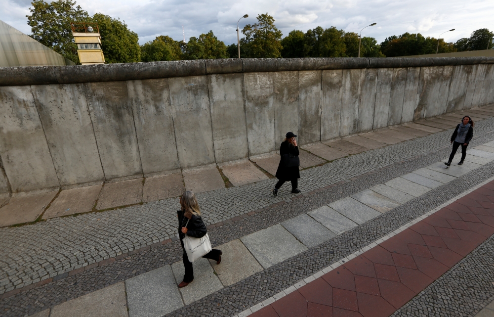 File photo of people walking along the remains of Berlin Wall at the Berlin Wall memorial on Bernauer Strasse in Berlin, Germany, September 19, 2019.  REUTERS/Fabrizio Bensch