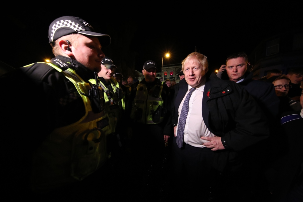 Britain's Prime Minister Boris Johnson visit a flood-affected area in Matlock, northern England, on November 8, 2019. AFP / POOL / Danny Lawson