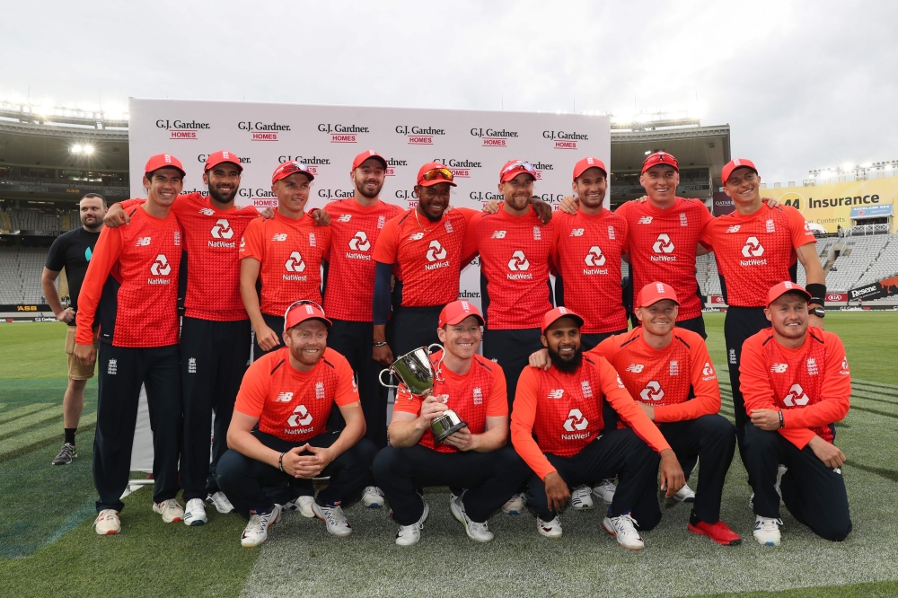 England's cricket team celebrate winning the series after the 5th Twenty20 cricket match between New Zealand and England at Eden Park in Auckland on November 10, 2019. / AFP / MICHAEL BRADLEY
