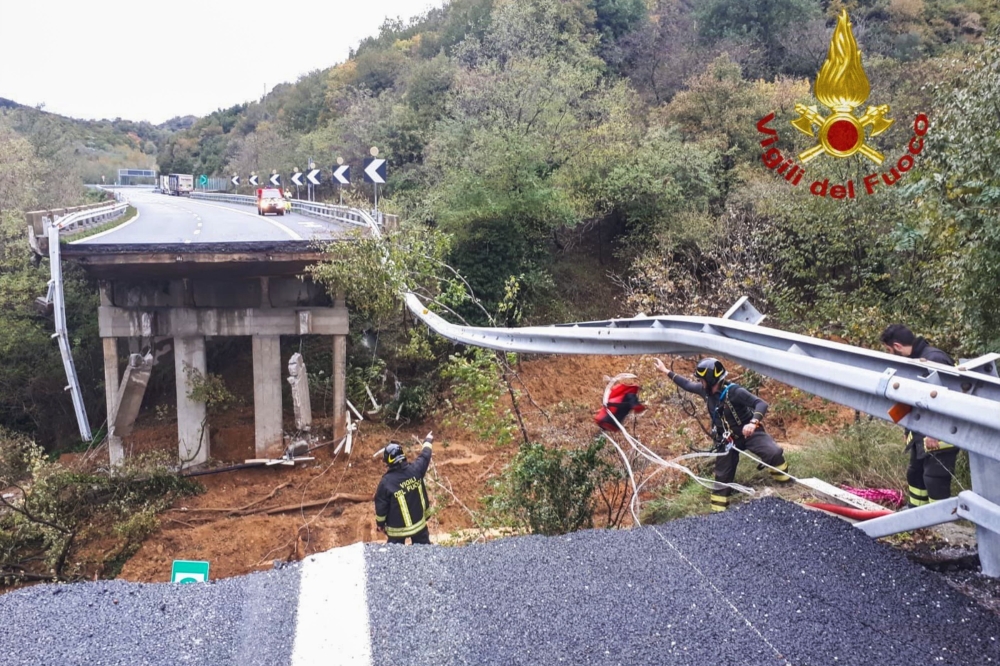 This November 24, 2019 handout photo by the Vigili del Fuoco, Italian Department of firefighters, shows a viaduct section of the A6 highway between Turin and Savona collapsed following a landslide near Savona. AFP / Vigili Del Fuoco
 