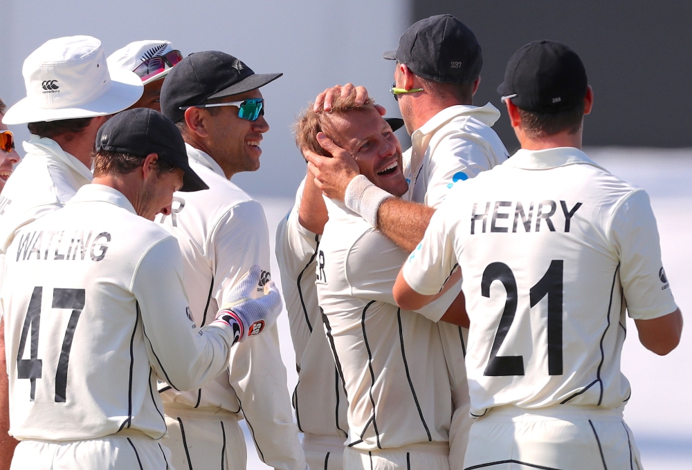 New Zealand's Neil Wagner (C) celebrates with teammates after dismissing England's Stuart Broad to win the Test match during the fifth day of the first cricket test between England and New Zealand at Bay Oval in Mount Maunganui on November 25, 2019. AFP /