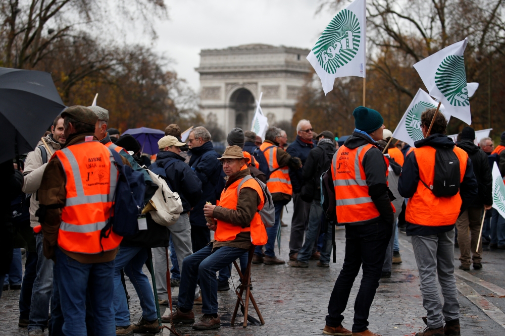 French farmers gather near the Arc de Triomphe in Paris, protesting against low farm incomes and growing criticism of agricultural practices, France, November 27, 2019. Reuters/Pascal Rossignol