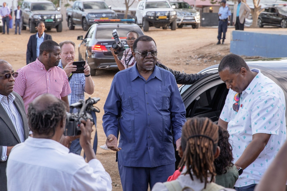Namibia incumbent President and Namibia ruling party South West Africa People's Organization (SWAPO) presidential candidate Hage Geingob (C) speaks with journalists after voting on November 27, 2019 in Windhoek, Namibia. AFP / Gianluigi Guercia
 