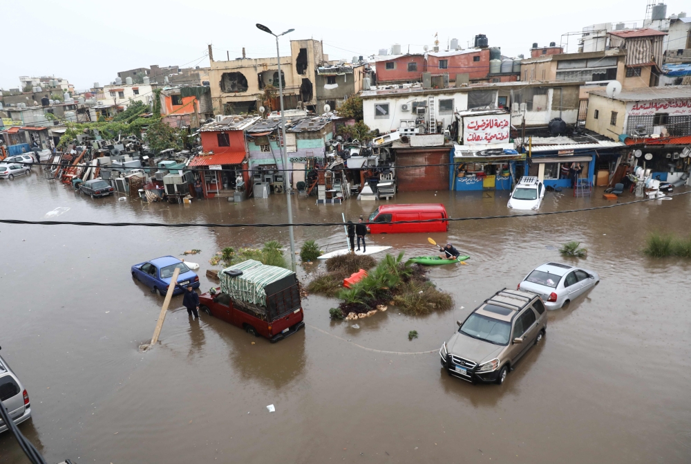 Cars are stuck after breaking down on a flooded road due to heavy rain, at the southern entrance of the Lebanese capital Beirut on December 9, 2019. / AFP / Anwar AMRO