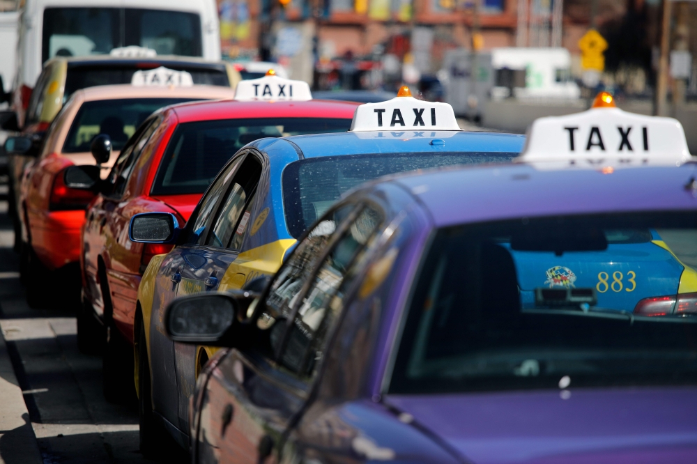 Taxis line up for passengers in Baltimore MD on March 26, 2018. AFP / David Gannon