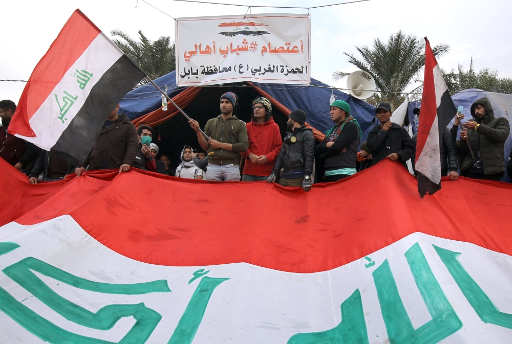 Iraqi protesters gather at Baghdad's Tahrir Square as demonstrations against the political system continues for the third consecutive month across Iraq on December 27, 2019. / AFP / AHMAD AL-RUBAYE