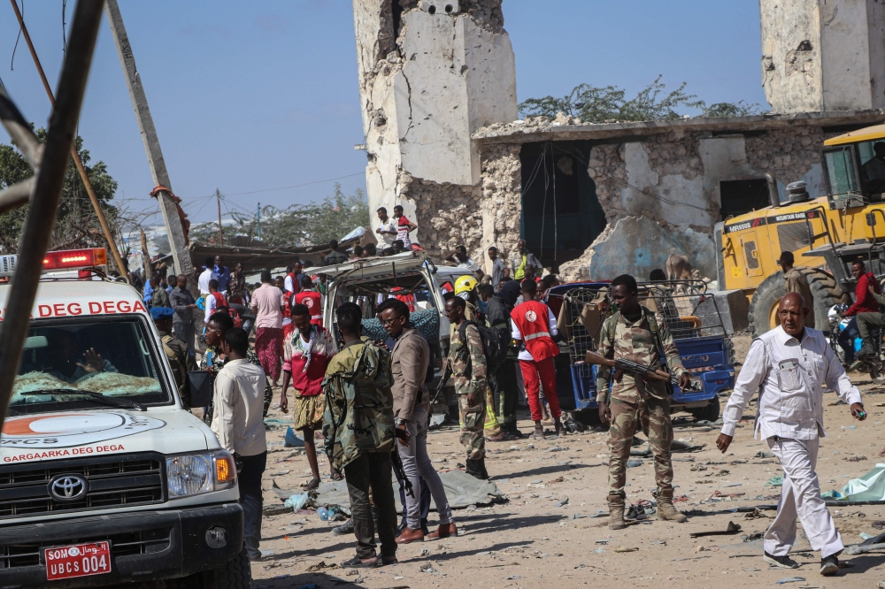 Somali soldiers secure the scene at a car bombing attack site in Mogadishu, on December 28, 2019.  AFP / Abdirazak Hussein FARAH