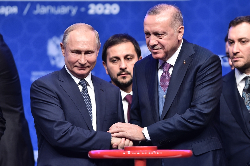Turkish President Recep Tayyip Erdogan (R) and Russian President Vladimir Putin (L) attend ceremony inauguration of a new gas pipeline 