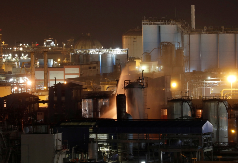  A fire is pictured at a chemical factory after an explosion at the factory in Tarragona, Spain, January 14, 2020. REUTERS/Nacho Doce 