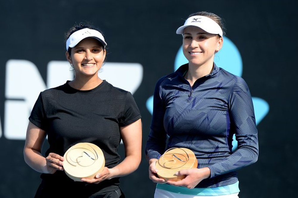  Sania Mirza and Nadiia Kichenok with their winner's trophy. (pic: WTA/twitter)