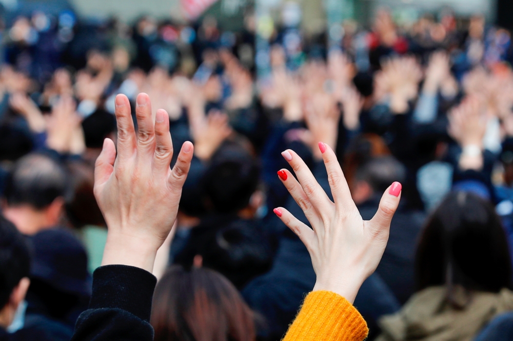 Anti-government protesters rise their hands as they attend a rally to call for democratic reforms in Hong Kong, China January 19, 2020. Reuters/Tyrone Siu
 