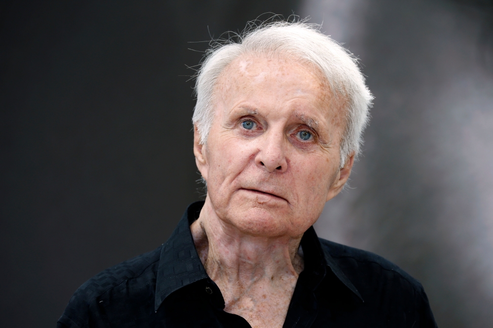 US actor Robert Conrad poses during a photocall for the TV show ‘The Wild Wild West’ at the 53rd Monte-Carlo Television Festival in Monaco in this file photo taken on June 12, 2013.  AFP / Valery Hache 