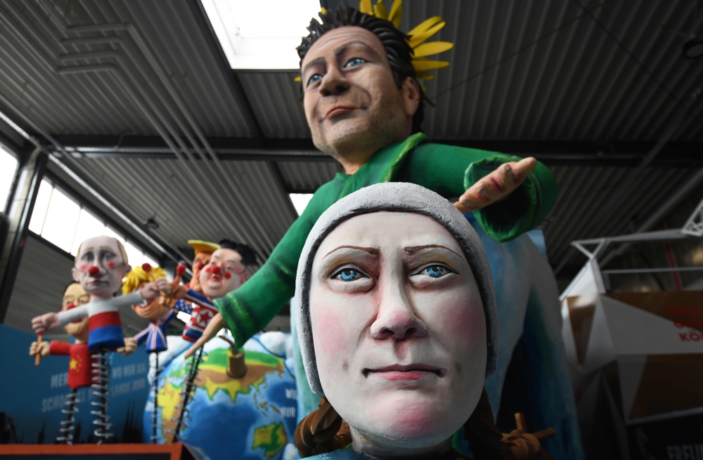 A carnival float shows German Green party co-leader Robert Habeck and climate activist Greta Thunberg  on February 18, 2020. (AFP / Ina Fassbender)