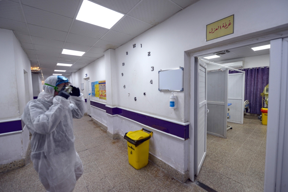 A view outside the quarantine zone at the hospital in the central Iraqi holy shrine city of Najaf where the first case of coronavirus COVID-19 documented in Iraq is being treated.  AFP / Haidar HAMDANI