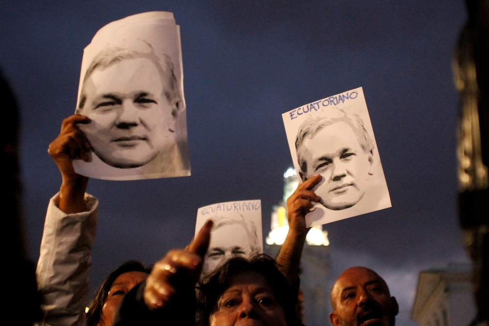 File photo: Supporters of WikiLeaks founder Julian Assange demonstrate in front of presidential palace regarding his Ecuadorian citizenship in Quito, Ecuador, October 31, 2018. Reuters / Daniel Tapia