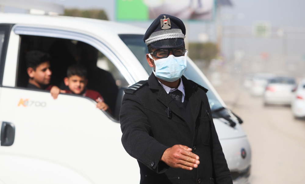 An Iraqi police officer wears a protective face mask following the coronavirus outbreak, as he works in Babylon, Iraq February 27, 2020. REUTERS/Essam al-Sudani