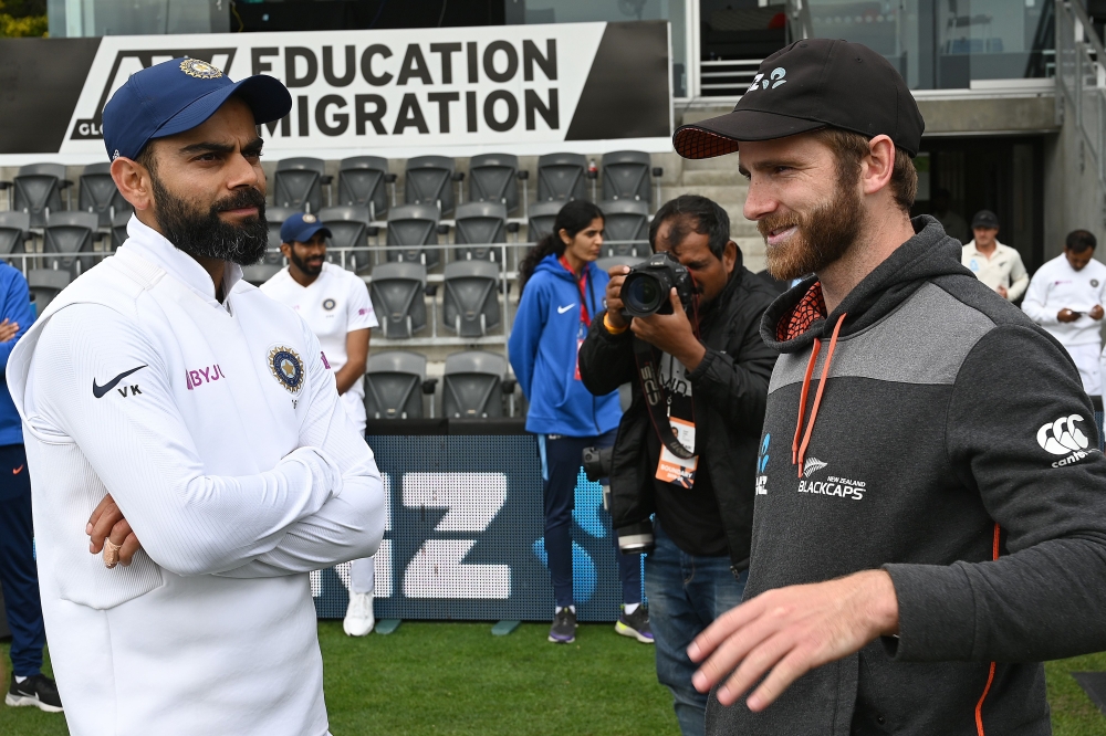 New Zealand captain Kane Williamson (R) talks to India captain Virat Kohli after New Zealand won the Test series on day three of the second Test cricket match between New Zealand and India at the Hagley Oval in Christchurch on March 2, 2020. / AFP / PETER