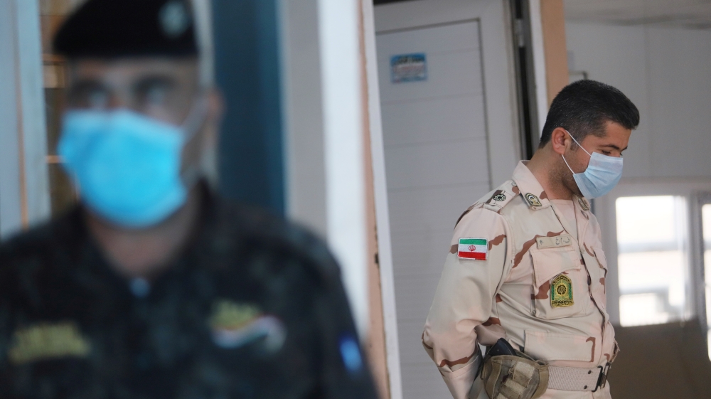 A member of Iranian Border Guards wears a protective face mask, following an outbreak of the new coronavirus, inside the Shalamcha Border Crossing, after Iraq shut a border crossing to travellers between Iraq and Iran, Iraq March 8, 2020. REUTERS/Essam al