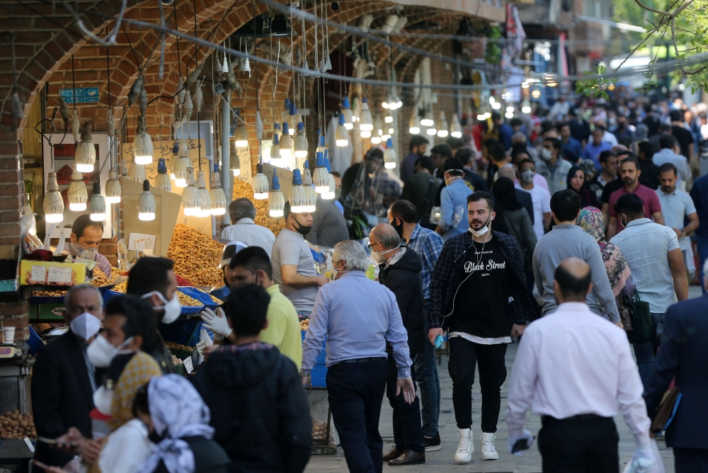 TEHRAN, IRAN - APRIL 17: A view of a bazzar as people shopping in capital Tehran, Iran on April 18, 2020. After the restrictions, which were imposed for new type of coronavirus (Covid-19), removed step by step, businesses and government institutions reope