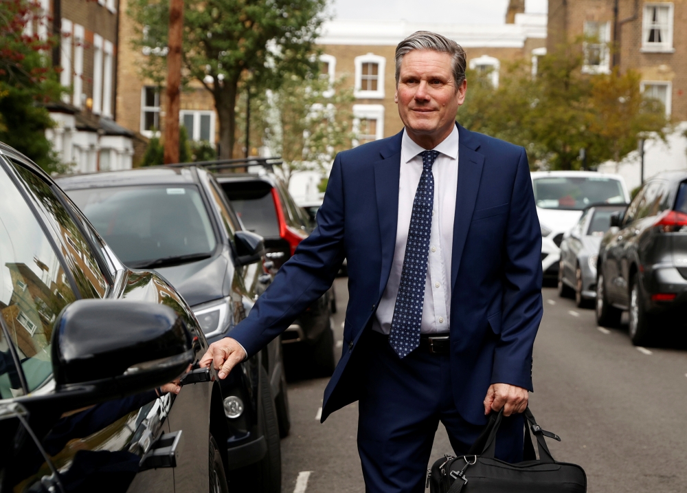 Britain's Labour Party leader Keir Starmer leaves his home in London, following the outbreak of the coronavirus disease (COVID-19), London, Britain, April 29, 2020. REUTERS/John Sibley