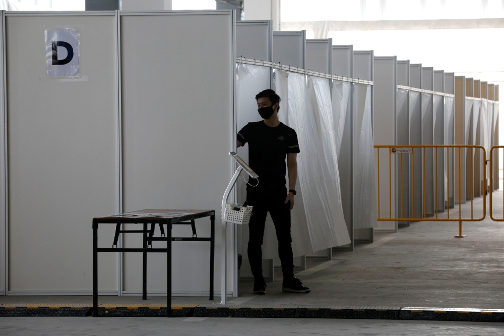 A man wearing a protective face mask is seen at a new medical facility set up for testing migrant workers residing in dormitories for the coronavirus disease (COVID-19), in Singapore May 10, 2020. REUTERS/Edgar Su 