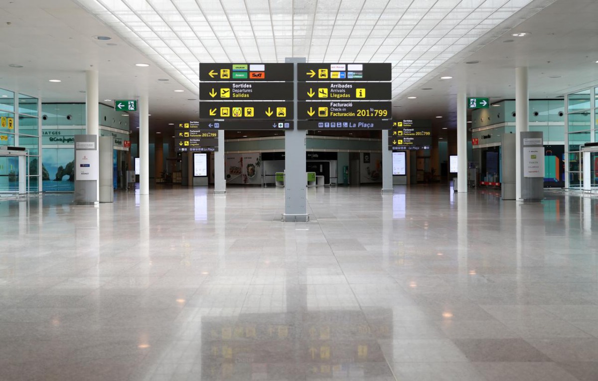 FILE PHOTO: Josep Tarradellas Barcelona-El Prat Airport is seen empty during Holy Week amid the coronavirus disease (COVID-19) outbreak, in Barcelona, Spain April 10, 2020. REUTERS/Nacho Doce/File Photo