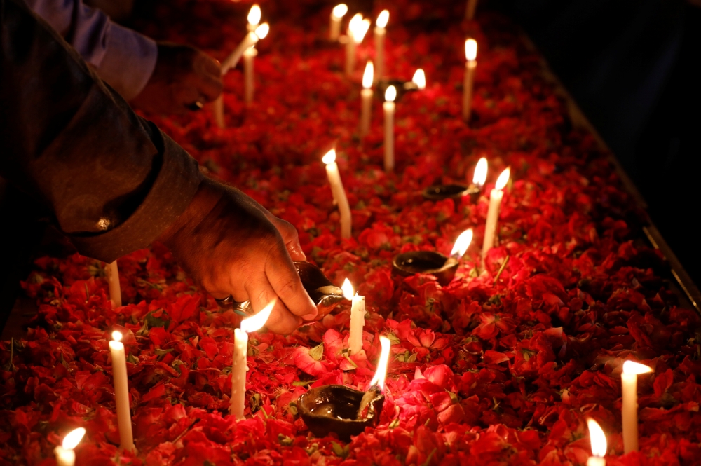 People light oil lamps and candles for the victims of the Pakistan International Airlines's PK8303 plane crash, in Karachi, Pakistan May 27, 2020. REUTERS/Akhtar Soomro