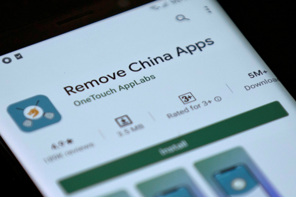 FILE PHOTO: Remove China Apps is seen in the Google Play store on a mobile phone in this illustration taken June 2, 2020. REUTERS/Danish Siddiqui/Illustration/File Photo
