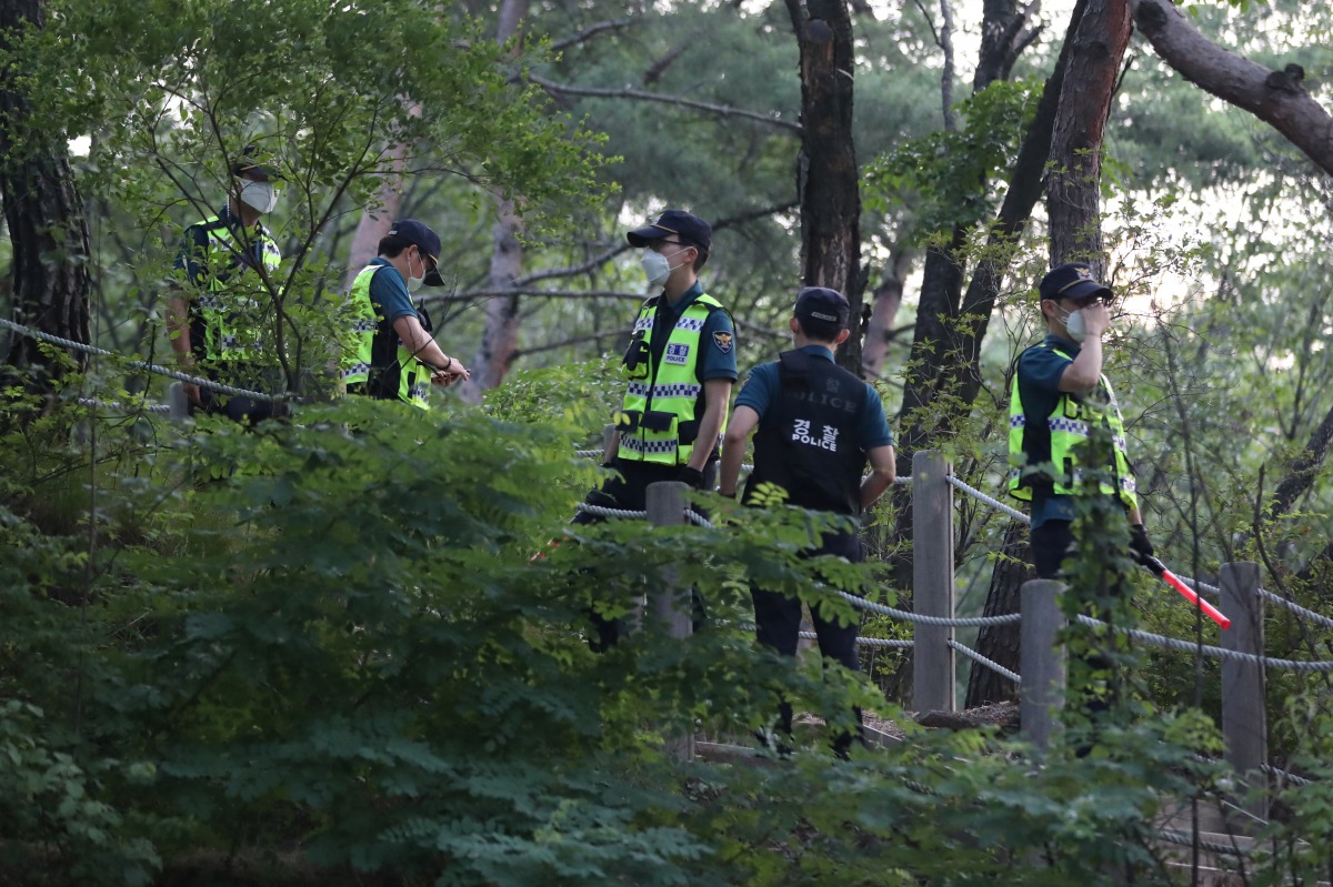South Korean policemen conduct a search operation for Seoul Mayor Park Won-soon in Seoul, South Korea, July 9, 2020. Yonhap via REUTERS