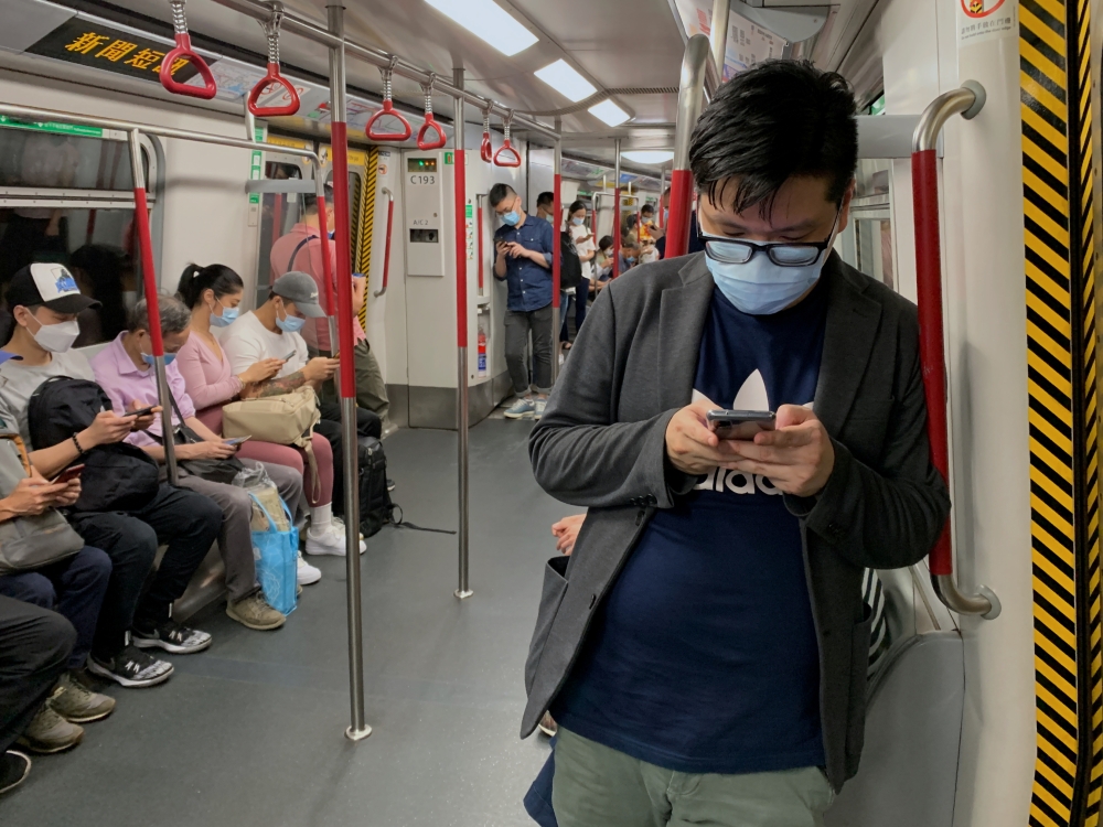 Passengers wear surgical masks in an MTR train, following the outbreak of the coronavirus (COVID-19) in Hong Kong, China July 13, 2020. REUTERS/Tyrone Siu