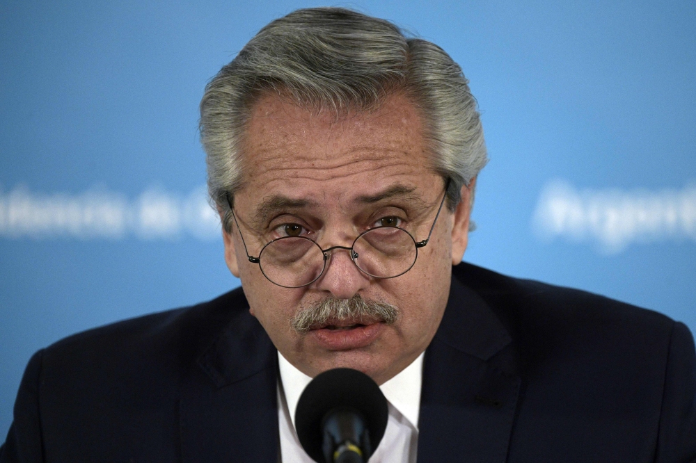 Argentine President Alberto Fernandez speaks during a press conference at the presidential residence in Olivos, Buenos Aires province, on August 12, 2020. / AFP / JUAN MABROMATA