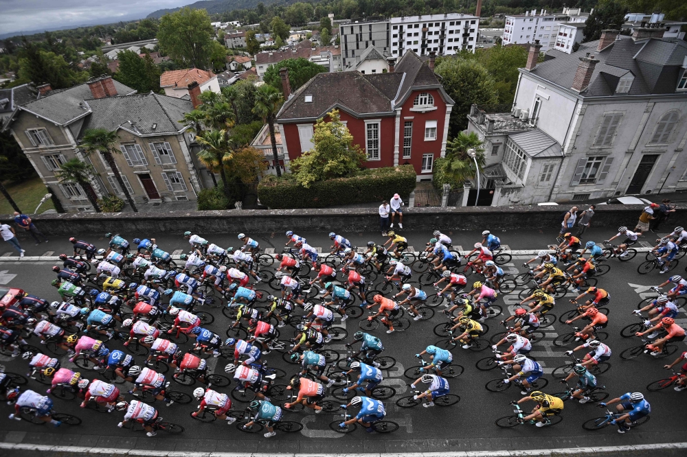 Riders take the start of the 9th stage of the 107th edition of the Tour de France cycling race, 154 km between Pau and Laruns, on September 6, 2020. / AFP / Anne-Christine POUJOULAT