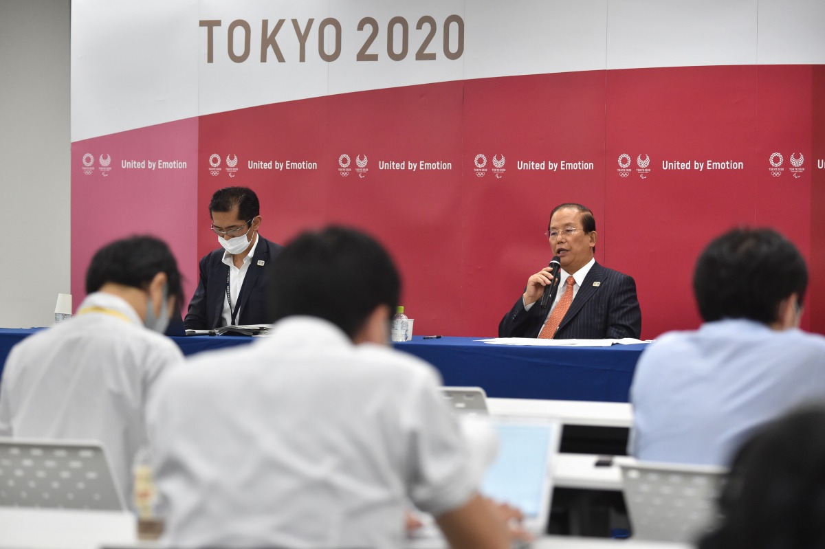 Tokyo 2020 Olympic Games CEO Toshiro Muto (top R) speaks during a press conference after a Tokyo 2020 executive board meeting in Tokyo on September 15, 2020. / AFP / POOL / Kazuhiro NOGI AND KAZUHIRO NOGI
