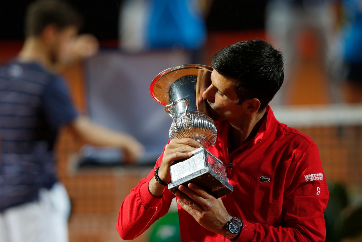 Serbia's Novak Djokovic kisses his trophy after winning the final match of the Men's Italian Open against Argentina's Diego Schwartzman at Foro Italico on September 21, 2020 in Rome, Italy. / AFP / POOL / Clive Brunskill
