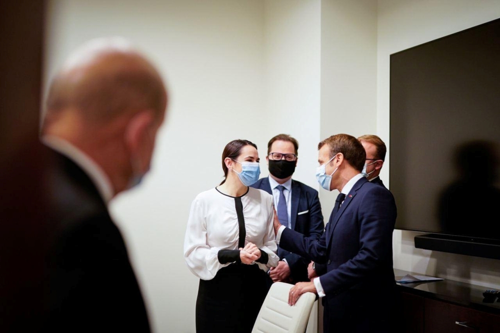 Belarusian opposition leader Sviatlana Tsikhanouskaya meets with French President Emmanuel Macron in Vilnius, Lithuania September 29, 2020. Sviatlana Tsikhanouskaya headquarters/Handout via Reuters 