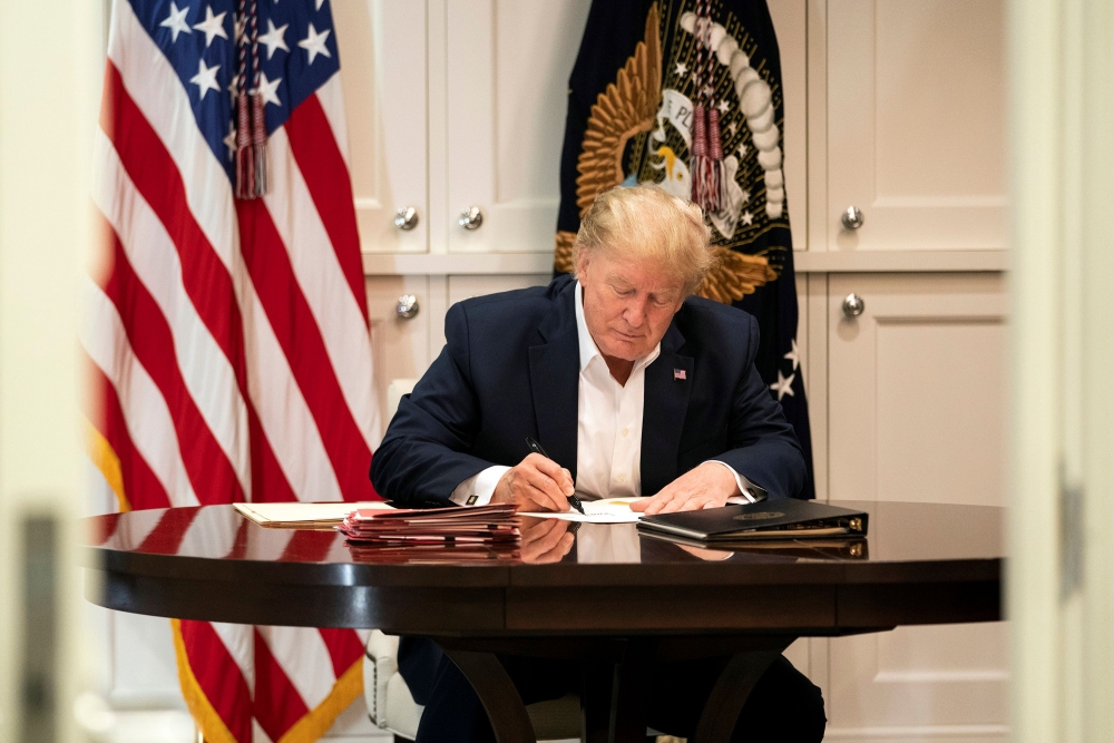 US President Donald Trump working in the Presidential Suite at Walter Reed National Military Medical Center in Bethesda, Maryland on October 3, 2020, after testing positive for COVID-19.  AFP / The White House 