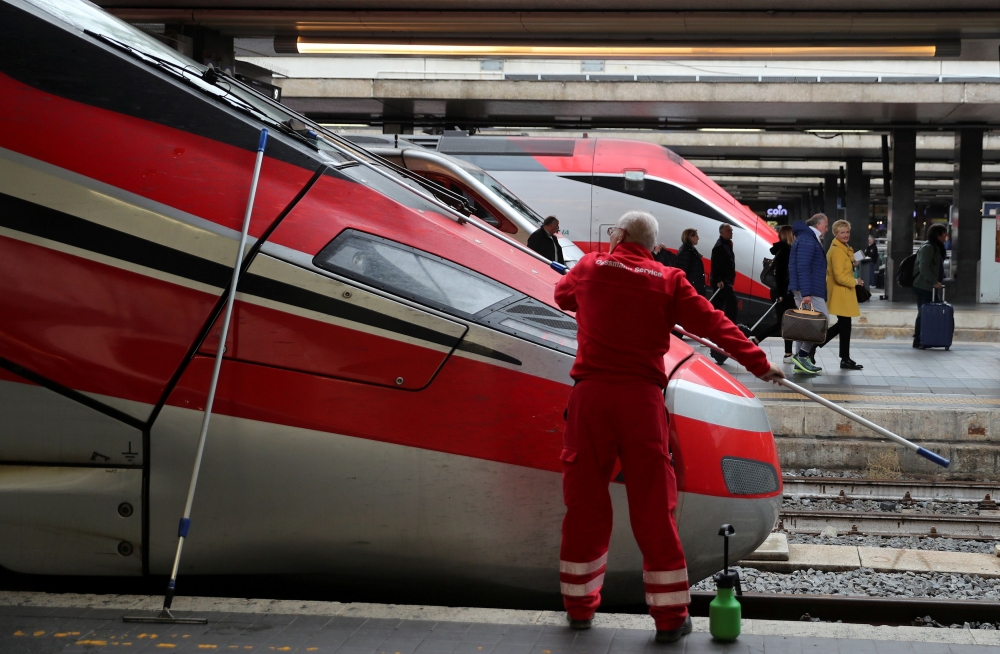 File photo: A worker cleans a window of the Frecciarossa's train at the Termini railway station in Rome, Italy, November 6, 2018. Reuters/Alessandro Bianchi/File Photo