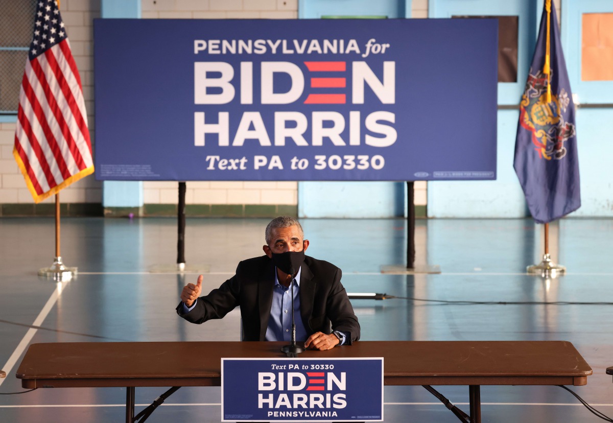 PHILADELPHIA, PENNSYLVANIA - OCTOBER 21: Former US President Barack Obama participates in a round table discussion with local officials during his first in-person campaign event at the Gathers Community Center for Democratic nominee and former Vice Presid