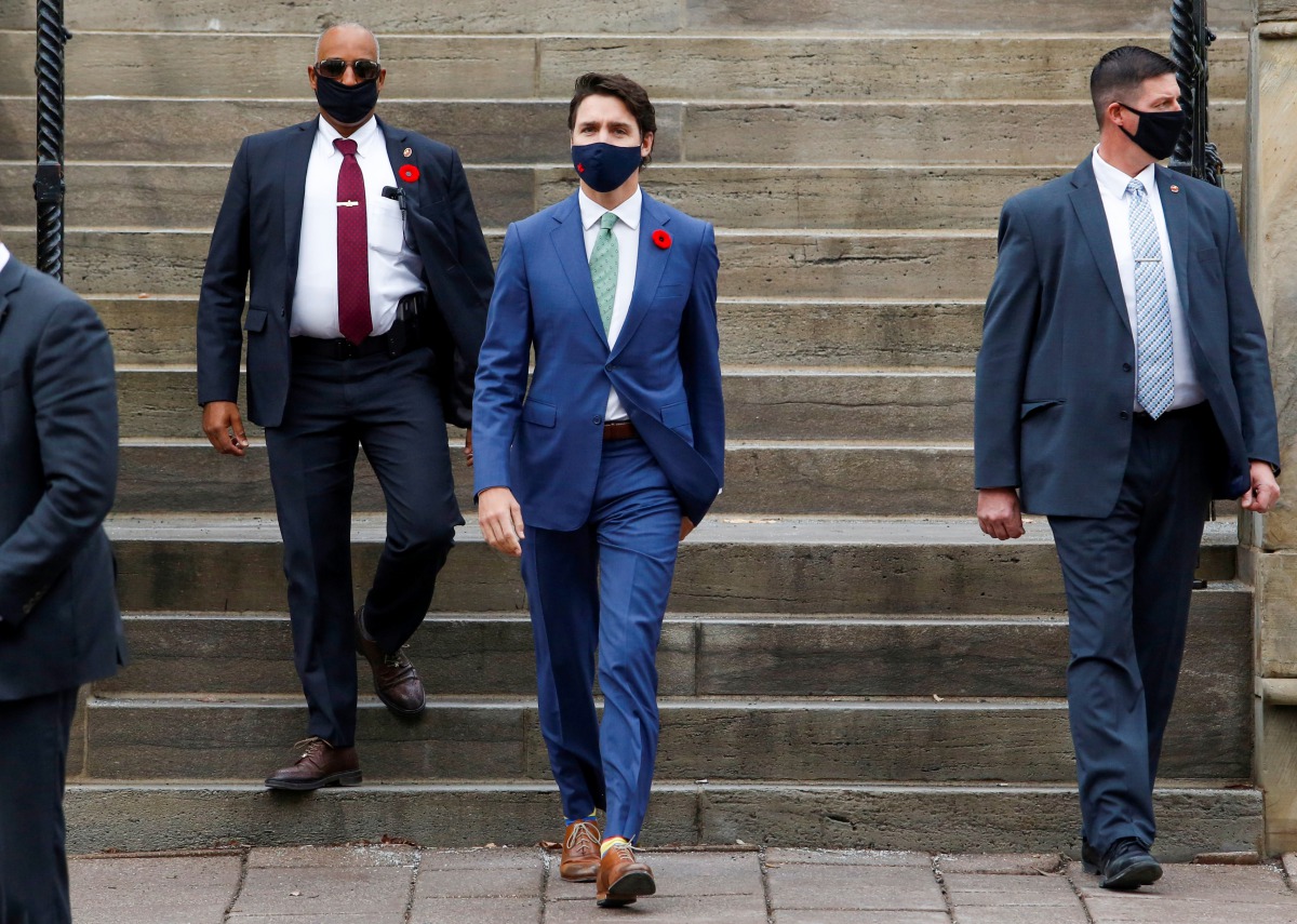 Canadian Prime Minister Justin Trudeau walks to a news conference held to discuss the country's coronavirus disease (COVID-19) response in Ottawa, Ontario, Canada November 6, 2020. REUTERS/Patrick Doyle
