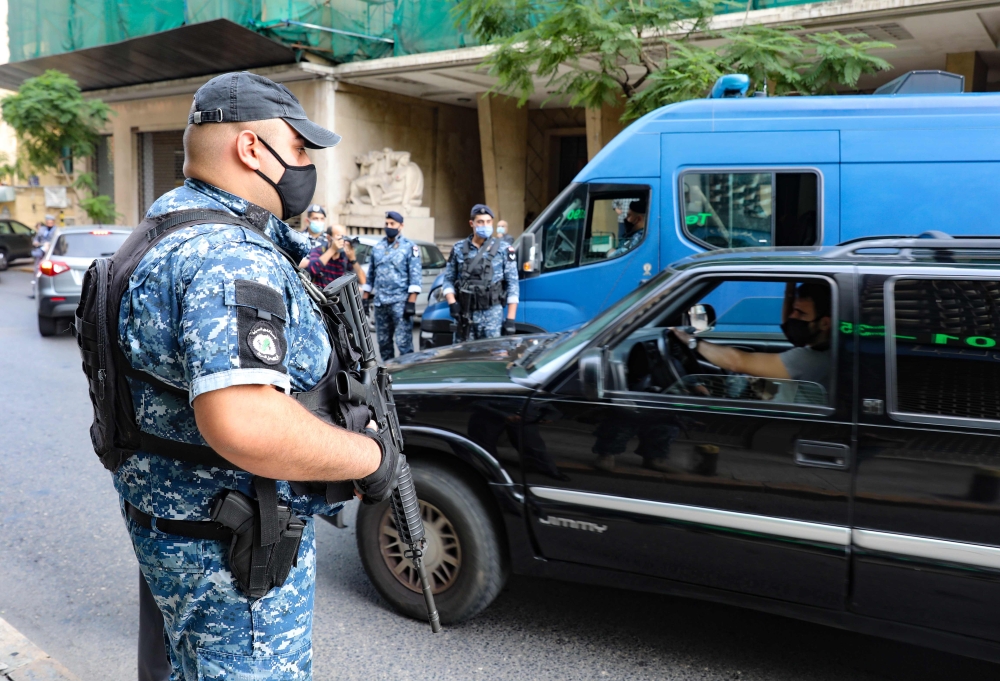 Lebanese policemen check cars at a checkpoint in the Sanayeh district of the Lebanese capital Beirut a day after the country went into lockdown, in a bid to stem the spread of the novel coronavirus, on November 14, 2020.  AFP / ANWAR AMRO