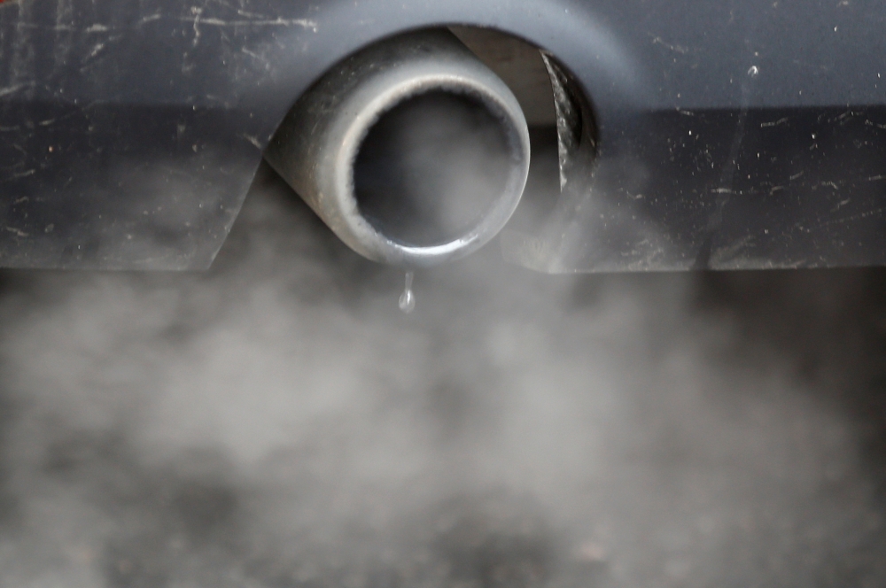 An exhaust emits fumes as a car is driven through Richmond in London, Britain December 2, 2016. REUTERS/Peter Nicholls/File Photo/File Photo