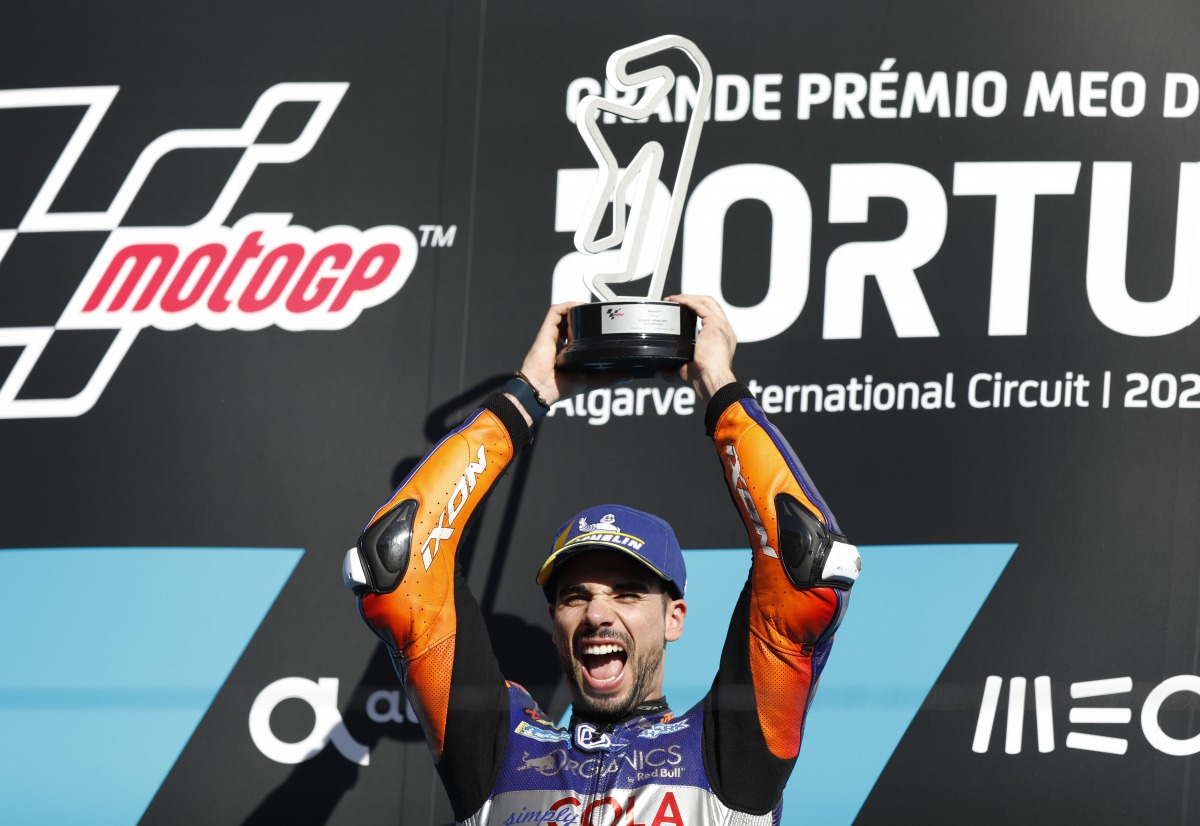 MotoGP - Portuguese Grand Prix - Algarve International Circuit, Portimao, Portugal - November 22, 2020 Red Bull KTM Tech 3's Miguel Oliveira celebrates with the trophy after winning the race REUTERS/Rafael Marchante
