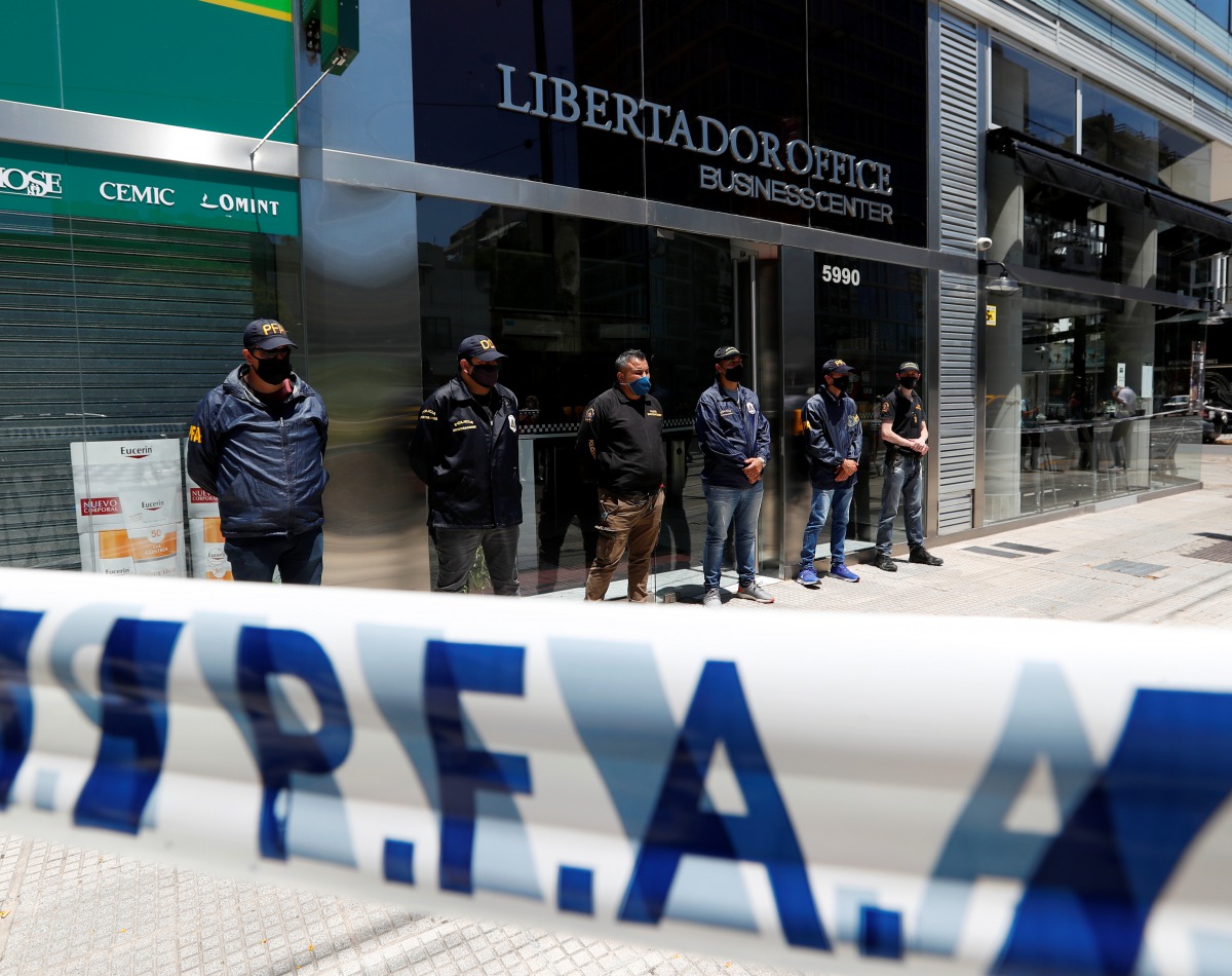 Police officers stand guard outside the building where Leopoldo Luque, the personal doctor of late Argentine soccer legend Diego Armando Maradona, has his office in Buenos Aires, Argentina November 29, 2020. REUTERS/Agustin Marcarian
