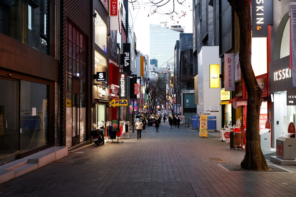 A previously crowded shopping street affected by heightened social distancing rules is pictured amid the coronavirus disease (COVID-19) pandemic in Seoul, South Korea, December 8, 2020. REUTERS/Kim Hong-Ji